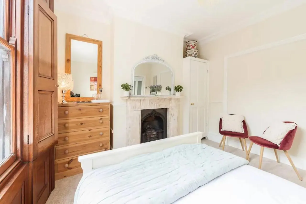 Charming 3Bd Flat - 5 Minutes To Victoria Park Apartment London 0*,  United Kingdom