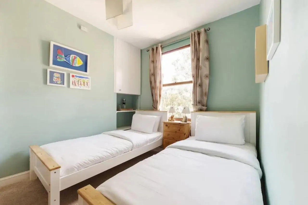 Charming 3Bd Flat - 5 Minutes To Victoria Park Apartment London