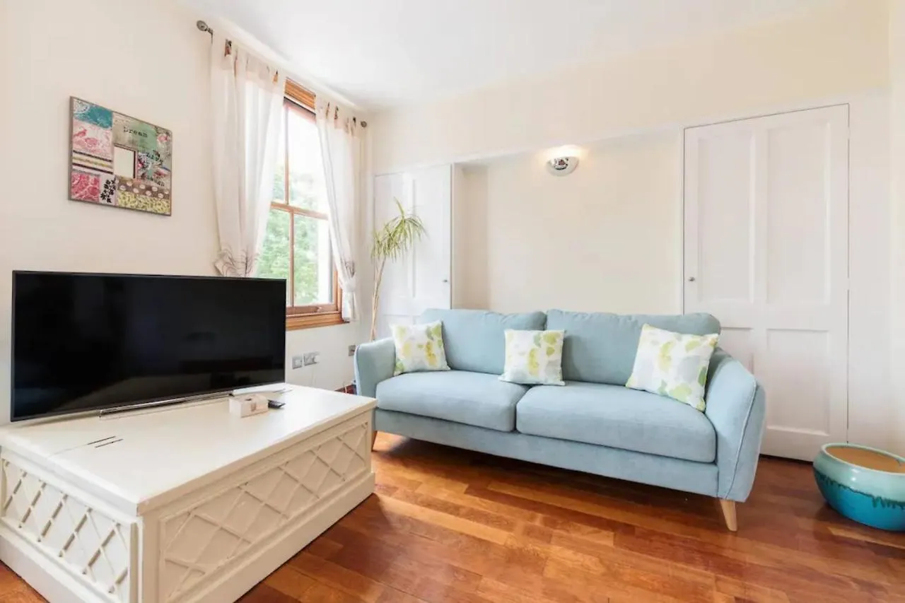 Charming 3Bd Flat - 5 Minutes To Victoria Park Apartment London