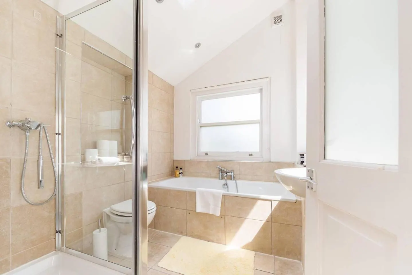 Charming 3Bd Flat - 5 Minutes To Victoria Park Apartment London