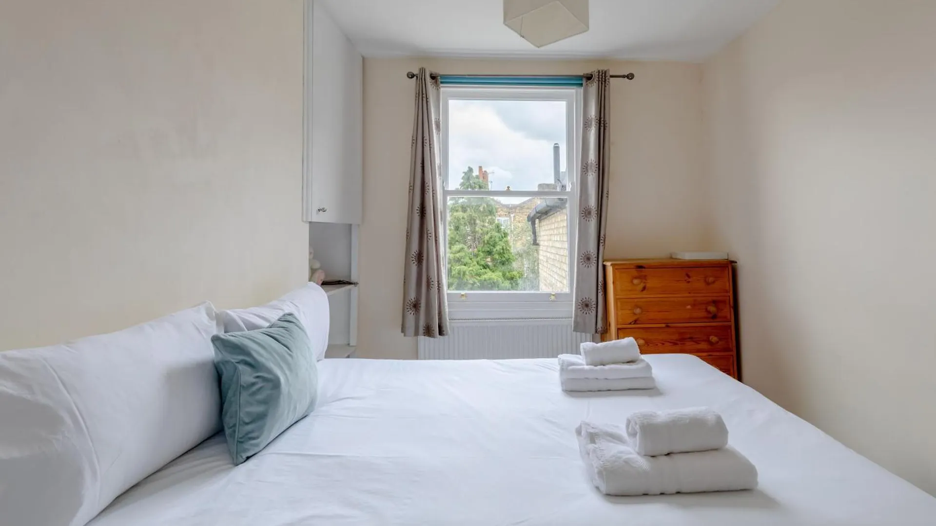 Charming 3Bd Flat - 5 Minutes To Victoria Park Apartment London United Kingdom