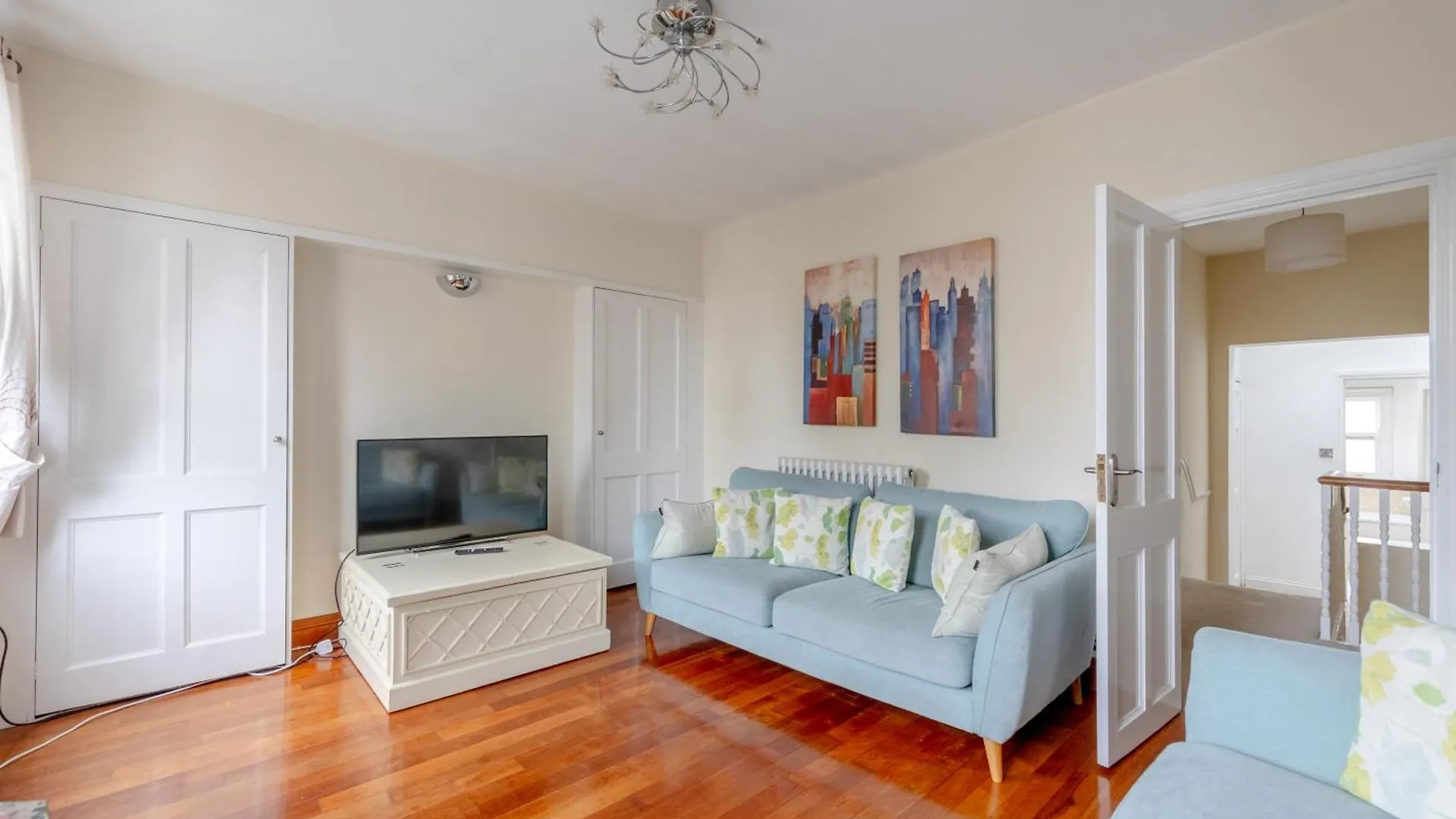 Charming 3Bd Flat - 5 Minutes To Victoria Park Apartment London