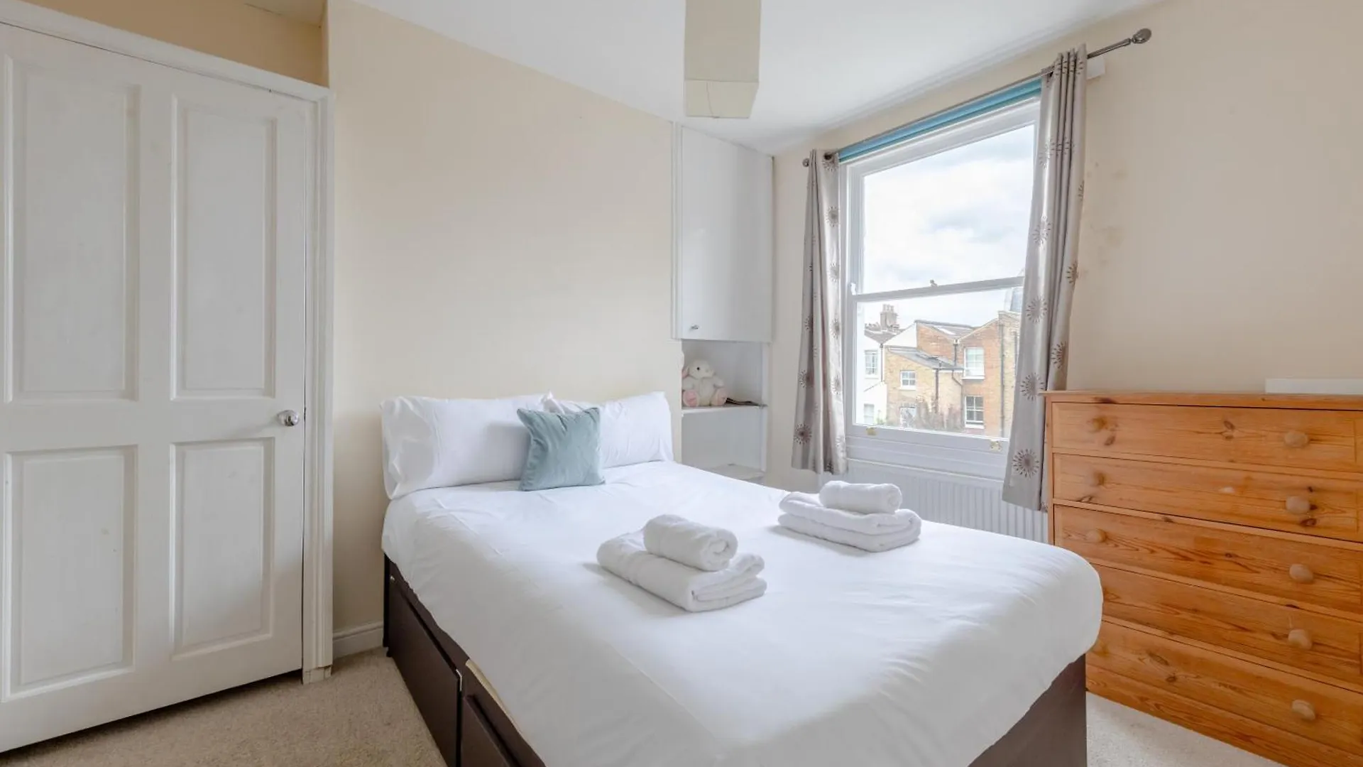Charming 3Bd Flat - 5 Minutes To Victoria Park Apartment London